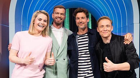 Muss Joko Winterscheidt (2.v.l.) die Moderation seiner Sendung "Wer stiehlt mir die Show?" bald abgeben?