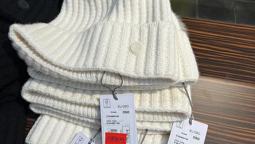Zur Zeit gibt's 50 bis 60 Prozent Rabatt. Die Preise muss man sich nichtsdestotrotz leisten können: Diese Pudelmütze von Bogner kostet noch 126 statt vorher 179 Euro. Zur Zeit gibt's 50 bis 60 Prozent Rabatt. Die Preise muss man sich nichtsdestotrotz leisten können: Diese Pudelmütze von Bogner kostet noch 126 statt vorher 179 Euro.