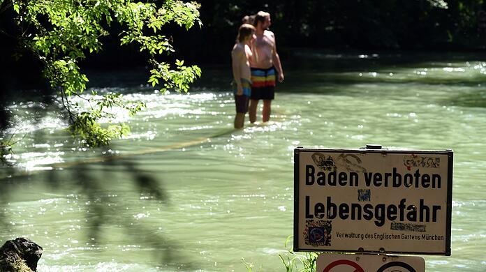 Rund eine Woche nach dem Verschwinden eines Studenten aus Baden-Württemberg wird eine Leiche im Eisbach gefunden. (Symbolbild)
