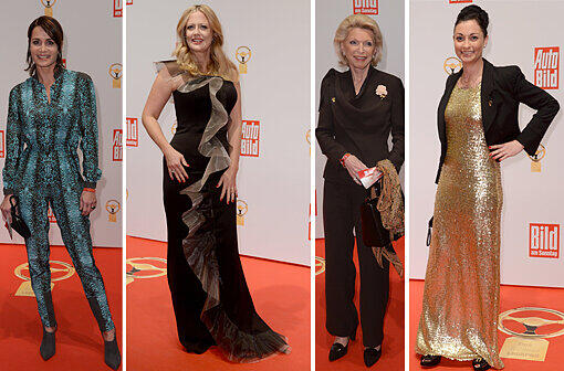Anja Kling, Barbara Schöneberger, Maria-Elisabeth Schaeffler und  Lina van de Mars auf dem roten Teppich bei der Verleihung des "Goldenen Lenkrads" in Berlin. Foto: Britta Pedersen