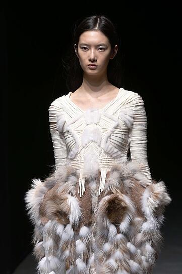 Yiqing Yin