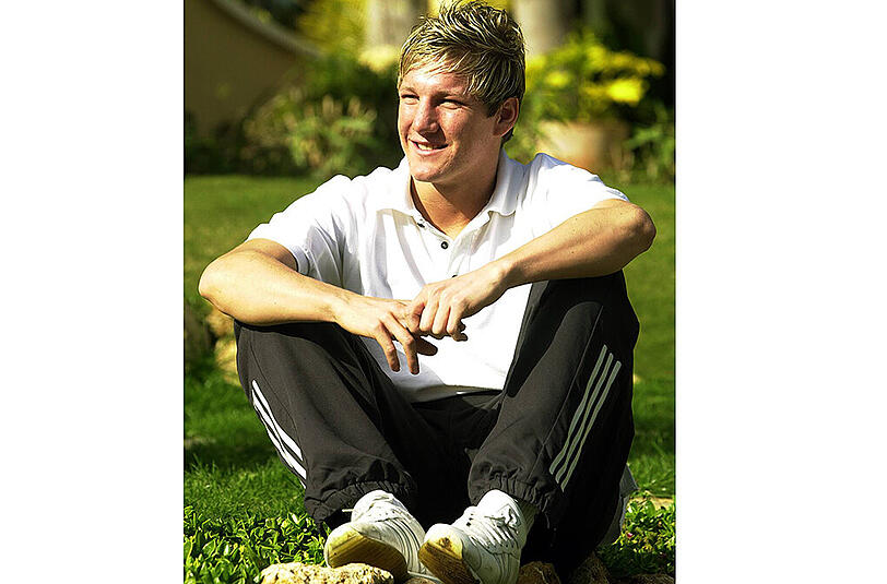 Bereits in jungen Jahren steht Schweinsteiger im Mittelpunkt der Medien