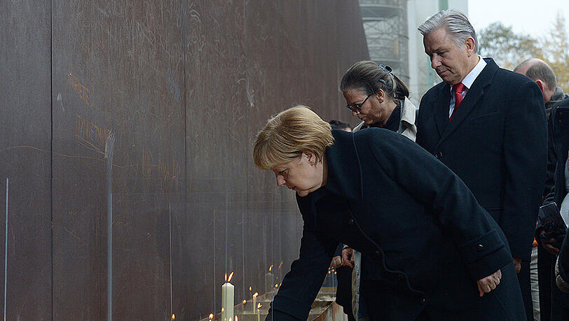 Merkel feiert mit Deutschland feiert 25 Jahre Mauerfall Merkel feiert mit Deutschland feiert 25 Jahre Mauerfall