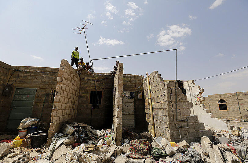 Ein Bilder der Zerstörung in Sanaa durch einen kürzlich geflogenen Luftangriff des von Saudi-Arabien geführten Militärbündnisses.