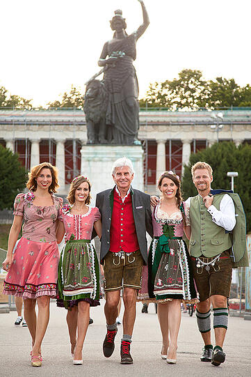 Lola Paltinger, Karolin Oltersdorf, Frederic Meisner, Birgit Nössing und Gregor Teicher stellen die Wiesn-Trends 2015 vor.