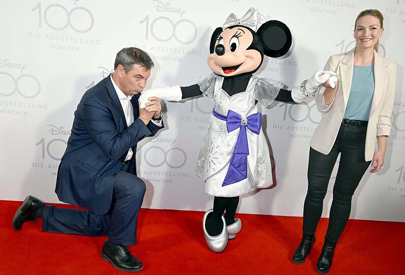 Markus Söder mit Minnie Maus und Judith Gerlach