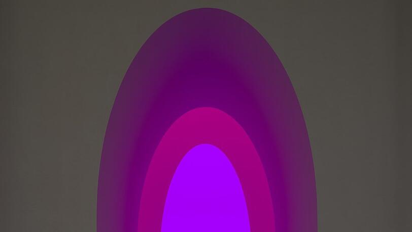 Der Amerikaner James Turrell hat die ehemalige Hauskapelle in einen sagenhaften Lichtraum verwandelt. Den darf man - ohne Schuhe - betreten und Energie tanken oder was auch immer. Der Amerikaner James Turrell hat die ehemalige Hauskapelle in einen sagenhaften Lichtraum verwandelt. Den darf man - ohne Schuhe - betreten und Energie tanken oder was auch immer.