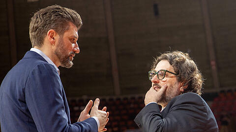 Mammamia: Nach acht Spielen in 16 Tagen thematisieren Pesic (l.) und Trinchieri den Spielplan.