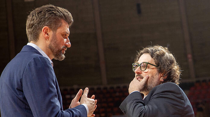 Mammamia: Nach acht Spielen in 16 Tagen thematisieren Pesic (l.) und Trinchieri den Spielplan.