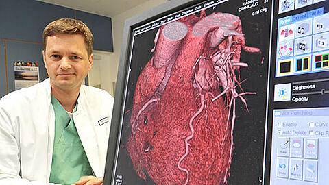 Experte für Herzerkrankungen: Professor Stephan Achenbach (44), Leitender Oberarzt und stellvertretender Direktor der Medizinischen Klinik 2 der Uni-Klinik Erlangen.
