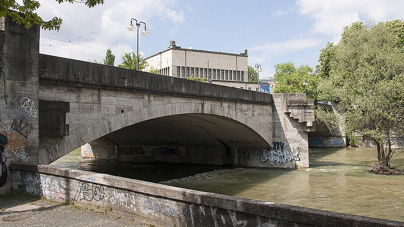 Die Teilnehmer starten zu Fuß von 29 Punkten und treffen sich auf der Ludwigsbrücke.