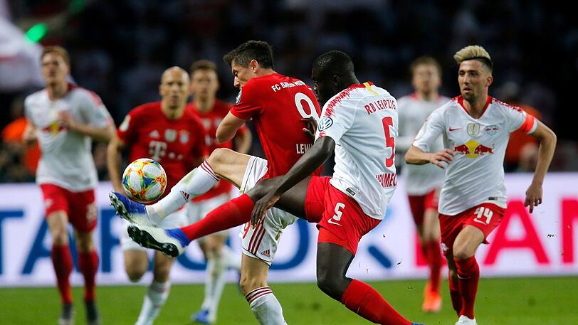 Dayot Upamecano läuft seit 2016 für RB Leipzig auf - nun soll der FC Bayern Interesse zeigen.