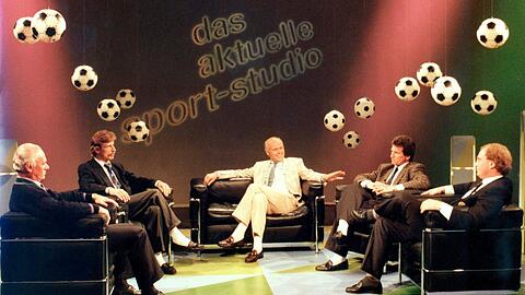 Das legendäre Sportstudio 1989 mit den Kölnern Lattek, Daum, Moderator Heller und den Bayern Heynckes und Hoeneß (von links).