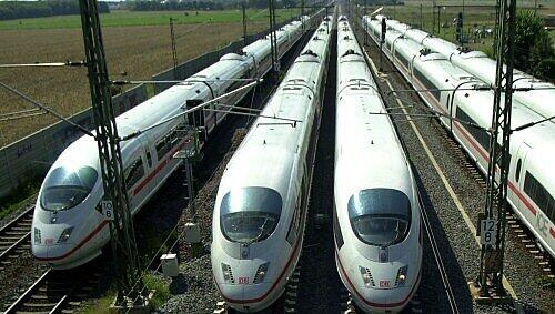 ICE-Züge auf der Tempo-300-Strecke: Womöglich war hier schon der Unglückszug beschädigt. ICE-Züge auf der Tempo-300-Strecke: Womöglich war hier schon der Unglückszug beschädigt.