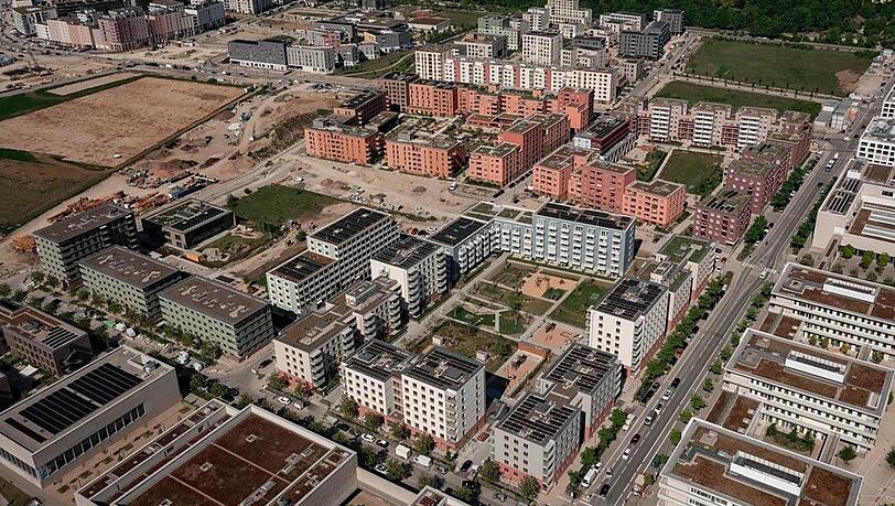 Im Neubaugebiet Freiham im Münchner Westen hat die Stadt viele Wohnungen gebaut. Doch künftig gibt es für den städtischen Wohnungsbau viel weniger Geld.