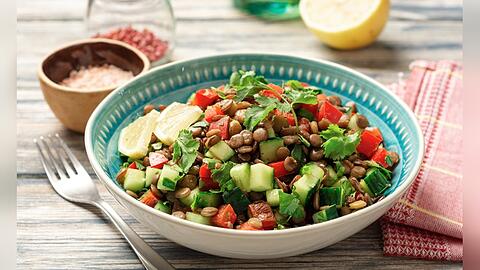 F&uuml;r diesen Linsensalat muss niemand lange in der K&uuml;che stehen.