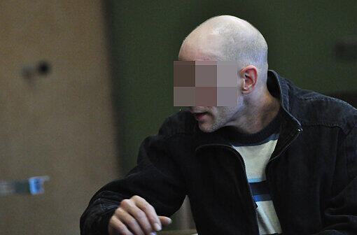 Andreas V. soll seine Stieftochter sexuell missbraucht haben. Ein Jahr nach der Tat bringt das mutmaßliche Vergewaltigungsopfer Zwillinge zur Welt.