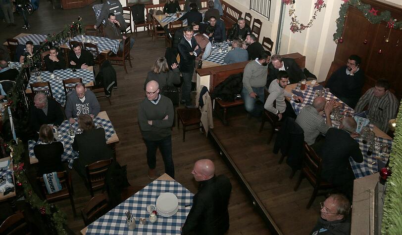 Nach der Pressekonferenz gab es ein gemeinsames Mittagessen mit den Löwen-Fans im Pschorr-Bräuhaus. Auch Investor Hasan Ismaik und Präsident Peter Casalette waren vor Ort.