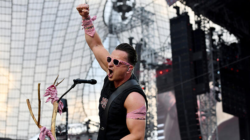 Volle Hütte im Olympiastadion: Andreas Gabalier rockte am Samstagabend in München vor 72.000 Zuschauern. Klicken Sie sich durch die Konzert-Bilder.