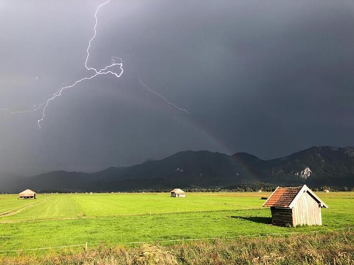 Gewitter über den bayerischen Voralpen.