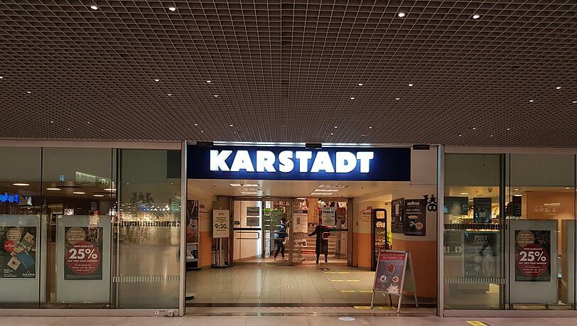 Der Durchgang ins Kaufhaus: Die Eigentumsfrage ist unklar und "einigermaßen komplex".