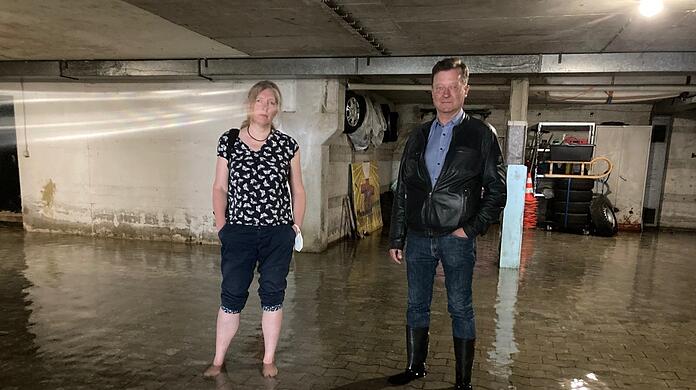 Franziska von Gagern und ein Unterstützer der ersten Stunde: Der Landtagsabgeordnete Christian Hierneis (Grüne) in der Tiefgarage der Genter Straße.