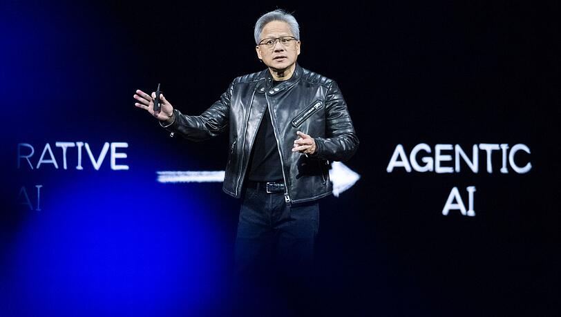 Nvidia-Chef Jensen Huang schwört die Welt auf ein KI-Zeitalter ein - für das seine Firma die Chips liefern will.