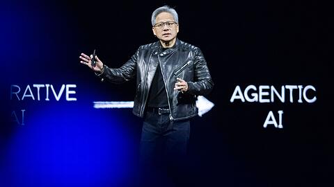 Nvidia-Chef Jensen Huang schwört die Welt auf ein KI-Zeitalter ein - für das seine Firma die Chips liefern will.