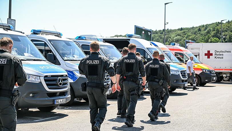 Die Polizei ist im Einsatz. Die Polizei ist im Einsatz.