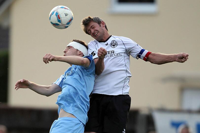 Der TSV 1860 kommt beim Landesligisten Aichach zu einem mühsamen 3:1. Neben Necat Aygün feiert auch Collin Benjamin sein Comeback. Und Ersatzkeeper Tank durfte Stürmer spielen. Die Bilder von der Partie.