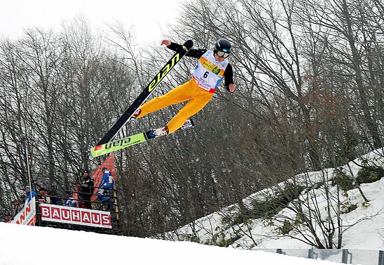 23.2.2007: Konstantin Sokolenko aus Kasachstan stürzt in Japan kopfüber in den Auslauf. Er kommt zum Glück mit leichten Blessuren davon.