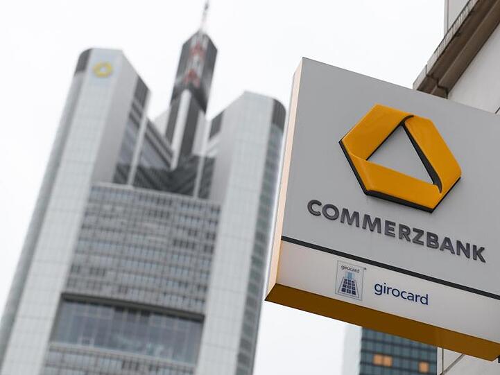 Die Management-Spitze der Commerzbank steht unter Druck.