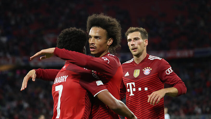 Serge Gnabry (l.) und Leroy Sané (m.) kämpfen gegen Villarreal um einen Platz auf dem Flügel. Serge Gnabry (l.) und Leroy Sané (m.) kämpfen gegen Villarreal um einen Platz auf dem Flügel.
