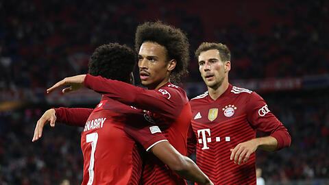 Serge Gnabry (li.) und Leon Goretzka (re.) fallen gegen Barcelona aus.