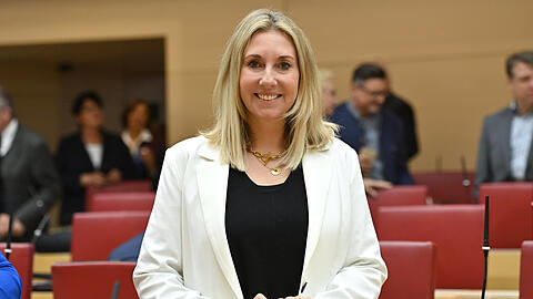 Anna Stolz (Freie Wähler) ist seit dem 8. November die neue bayerische Ministerin für Unterricht und Kultus.