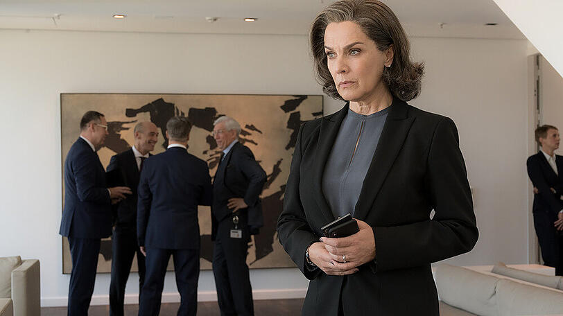Christelle Leblanc (Désirée Nosbusch) sieht ihre Macht als Investmentchefin gefährdet.