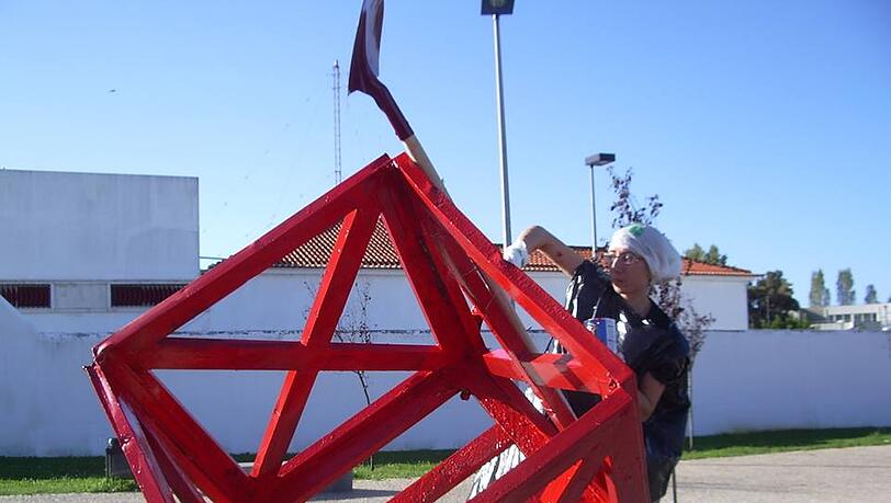 Das Kunstobjekt von Lusine Breitscheidel „Arte e?trabalho - Kunst ist Arbeit“. Das Kunstobjekt von Lusine Breitscheidel „Arte e?trabalho - Kunst ist Arbeit“.