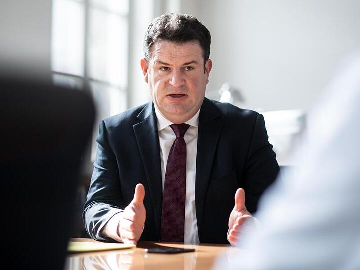 Arbeitsminister Hubertus Heil plant, das Kurzarbeitergeld zu verlängern.