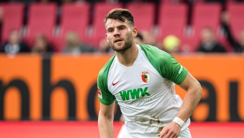 Hertha-Leispieler Eduard Löwen, momentan bei Augsburg, jubelt über seinen Treffer. Foto: Matthias Balk/dpa/Archivbild Hertha-Leispieler Eduard Löwen, momentan bei Augsburg, jubelt über seinen Treffer. Foto: Matthias Balk/dpa/Archivbild