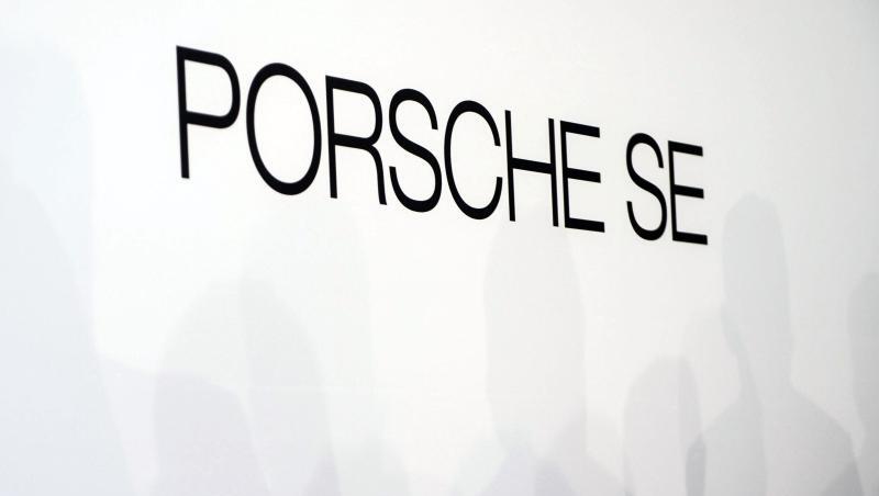 Aktionäre der VW-Holding Porsche SE müssen im Streit um mögliche Schadenersatzansprüche wegen des Dieselskandals weiter auf eine Entscheidung warten. Aktionäre der VW-Holding Porsche SE müssen im Streit um mögliche Schadenersatzansprüche wegen des Dieselskandals weiter auf eine Entscheidung warten.