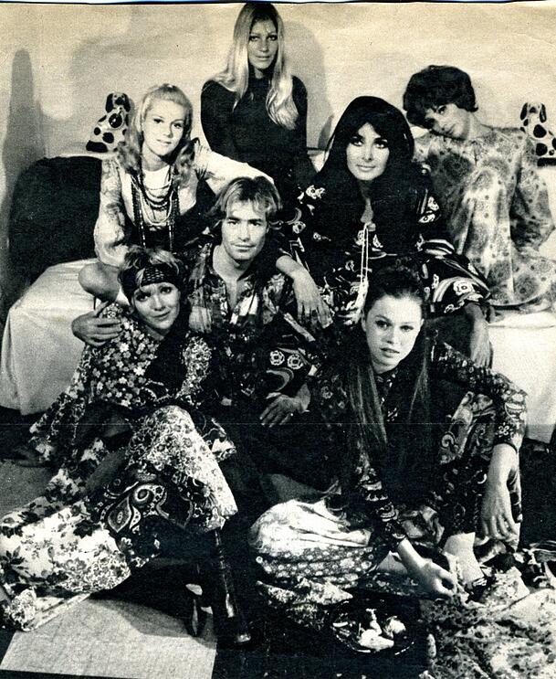 Bernd Stockinger (M.) mit Gila von Weitershausen, Peggy March, Karin Feddersen, Dunja Rajter, Helga Anders und Hansi Lindner. Bernd Stockinger (M.) mit Gila von Weitershausen, Peggy March, Karin Feddersen, Dunja Rajter, Helga Anders und Hansi Lindner.