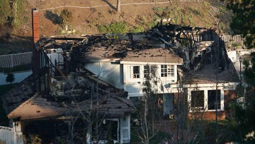 Dies war einmal ein Zuhause: Zerstörtes Heim in Yorba Linda. Dies war einmal ein Zuhause: Zerstörtes Heim in Yorba Linda.