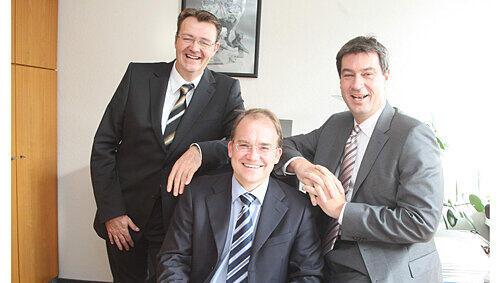 Neu-MdB Michael Frieser (li.) mit seinem Nachfolger Sebastian Brehm (Mitte) und Nürnbergs CSU-Chef Markus Söder.