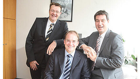 Neu-MdB Michael Frieser (li.) mit seinem Nachfolger Sebastian Brehm (Mitte) und Nürnbergs CSU-Chef Markus Söder.