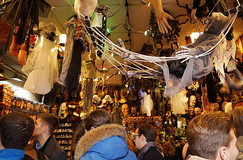 Der Halloween Gore Store bietet alles, was das Herz eines Horror-Fans begehrt.