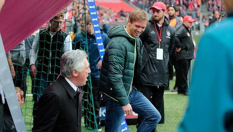"Ich finde aber, dass man über einen Nachfolger sprechen sollte, wenn der Vorgänger weg ist. Und Carlo Ancelotti macht bei Bayern einen hervorragenden Job", sagt Julian Nagelsmann (rechts).