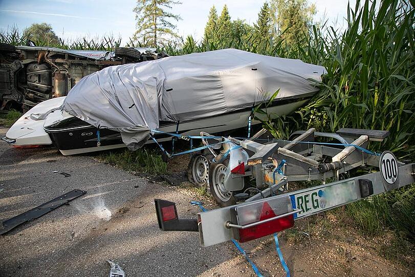 Bei einem schweren Verkehrsunfall auf der B20 Höhe Stockham wurden fünf Personen verletzt.