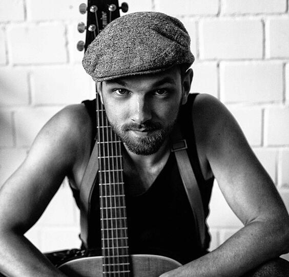 Antun Opic ist am Montag, 25. November, im Café Hüller zu Gast.