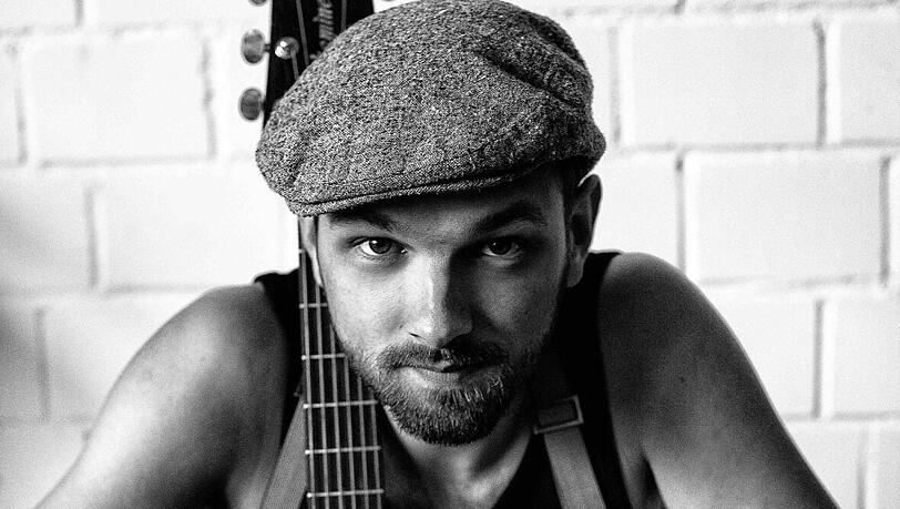 Antun Opic ist am Montag, 25. November, im Café Hüller zu Gast. Antun Opic ist am Montag, 25. November, im Café Hüller zu Gast.