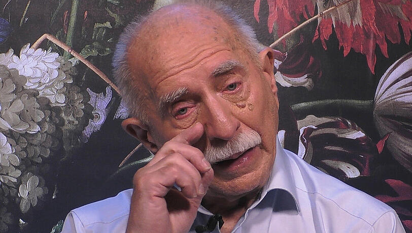 Tag zwei Werner Hansch kann die Tränen nicht länger zurückhalten Tag zwei Werner Hansch kann die Tränen nicht länger zurückhalten